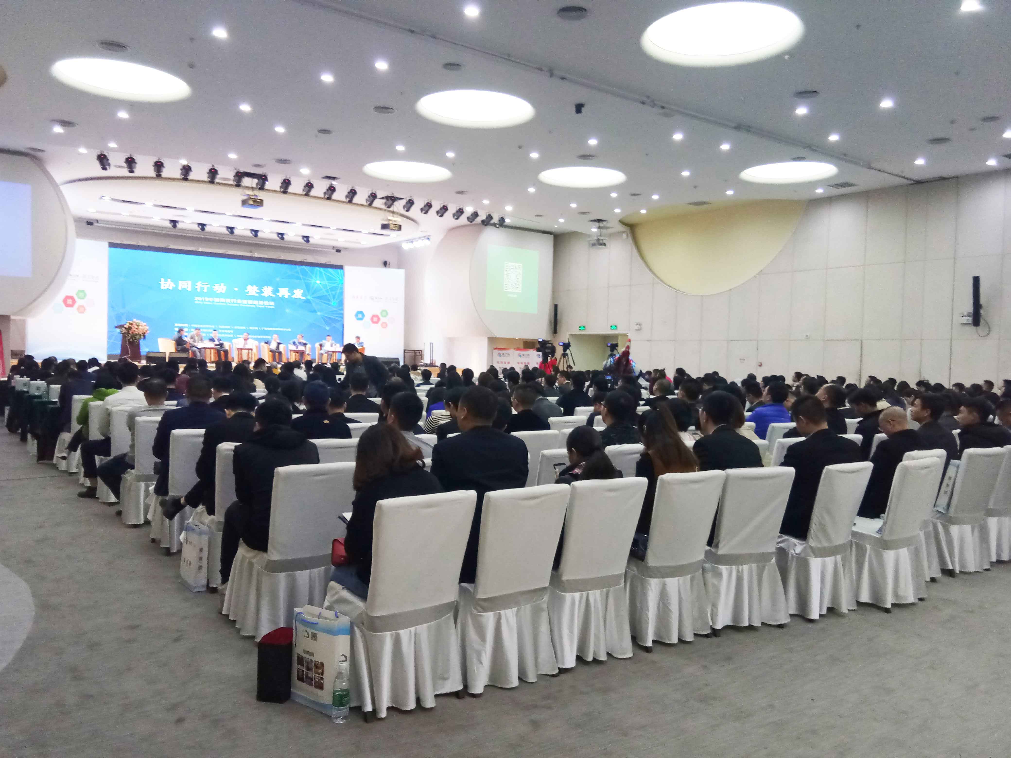 喜訊 │ 圣德保斬獲【整裝工程推薦品牌】、【功能性瓷磚標桿品牌】兩大榮譽獎項！